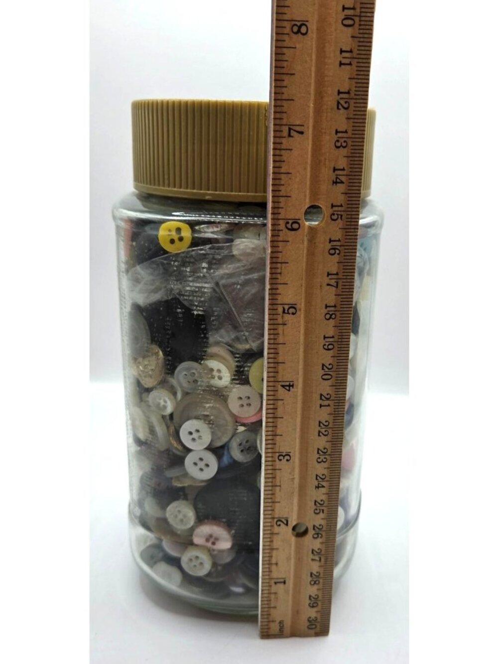 Large Lot Of Vintage Buttons In Mixed Colors Styles Sizes Crafting Sewing Repair - Picture 9 of 10